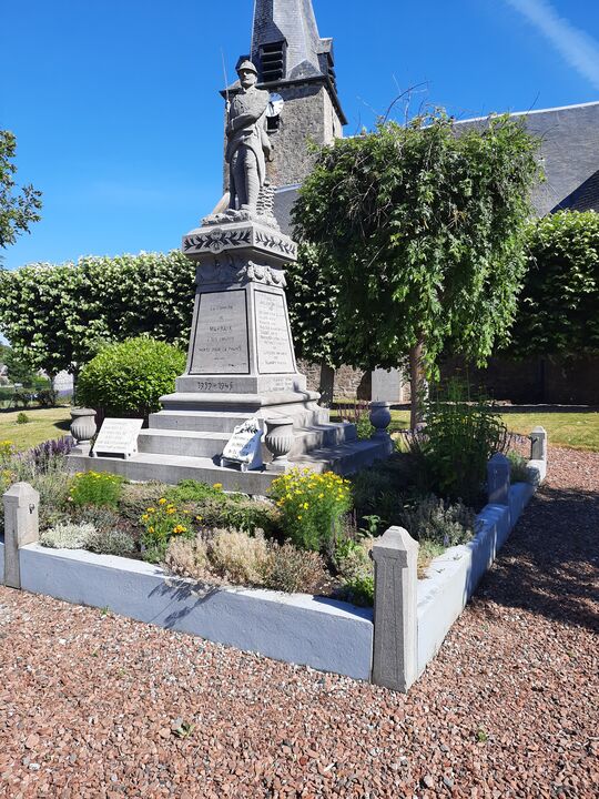 Monument aux morts à Marbaix